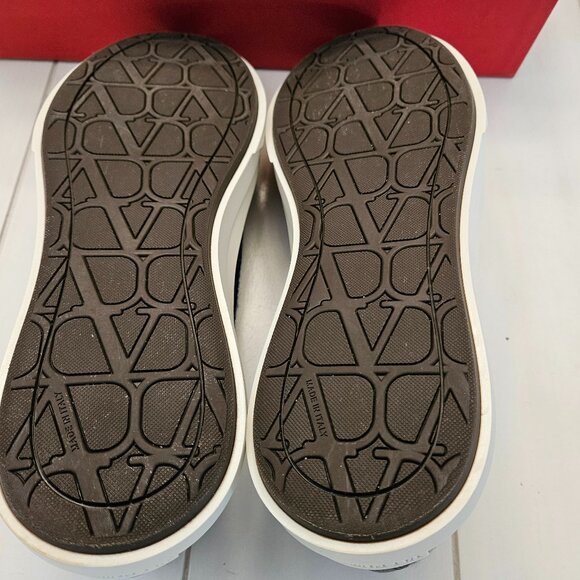 Valentino Garavani Toile Iconographe Sneakers - Size 43.5 IT - 10.5 US - Picture 12 of 13